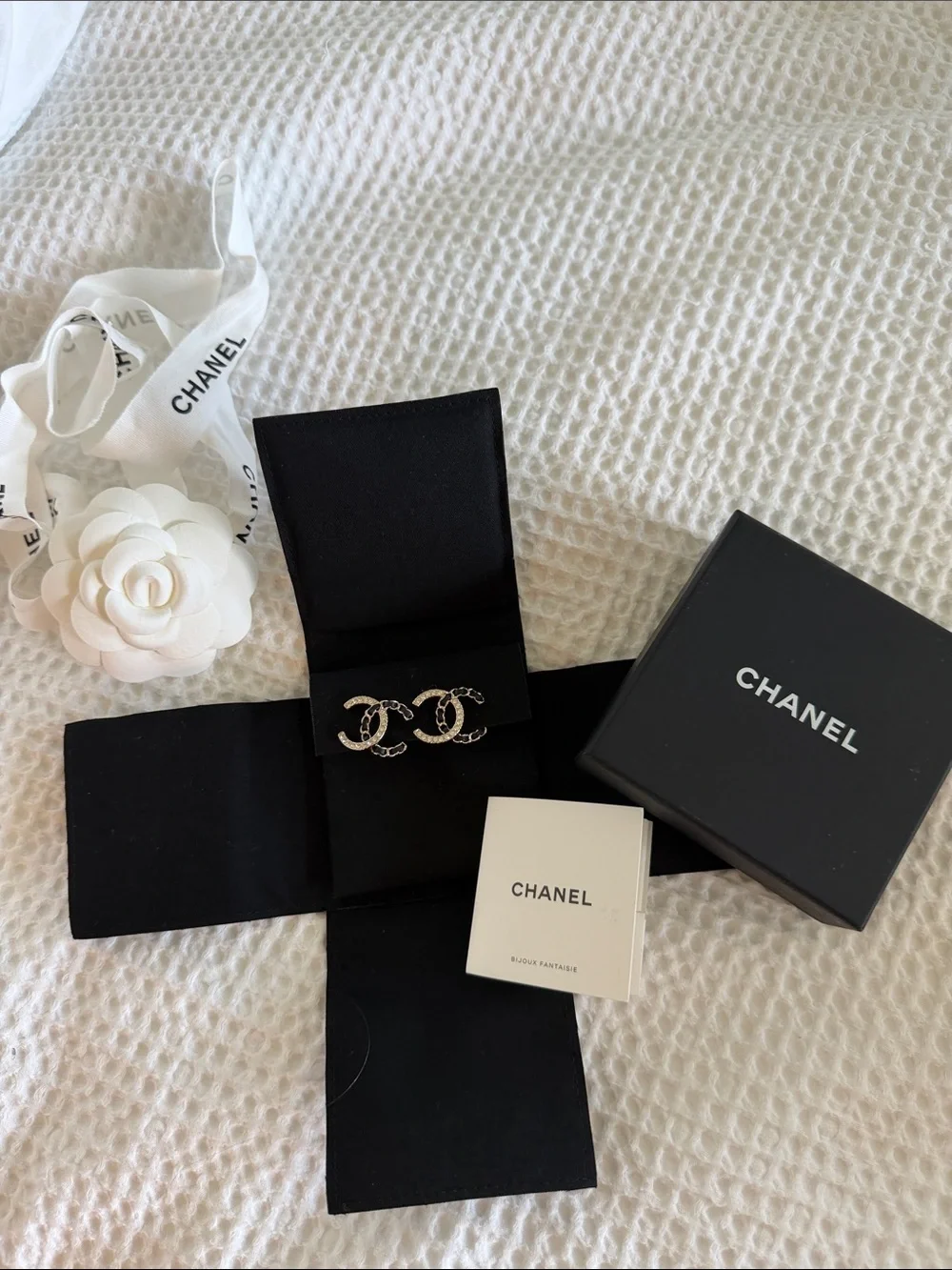 CHANEL CC Crystal Studs